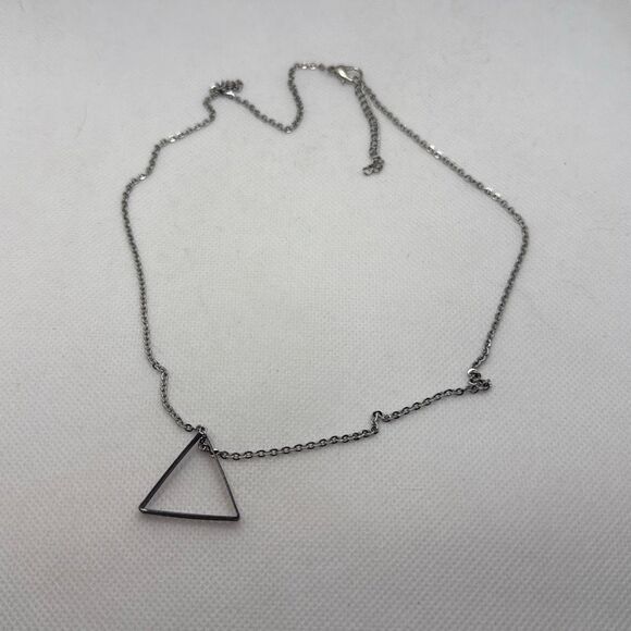 Brand New!! Triangle pendant and chain - Picture 1 of 5